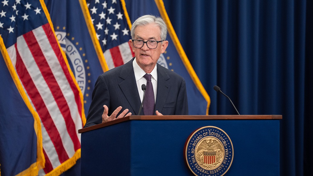 9月17日，美国联邦储备委员会主席鲍威尔在华盛顿出席记者会。  新华社 图