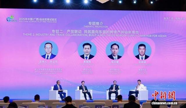 图为与会嘉宾现场交流。广西壮族自治区商务厅 供图