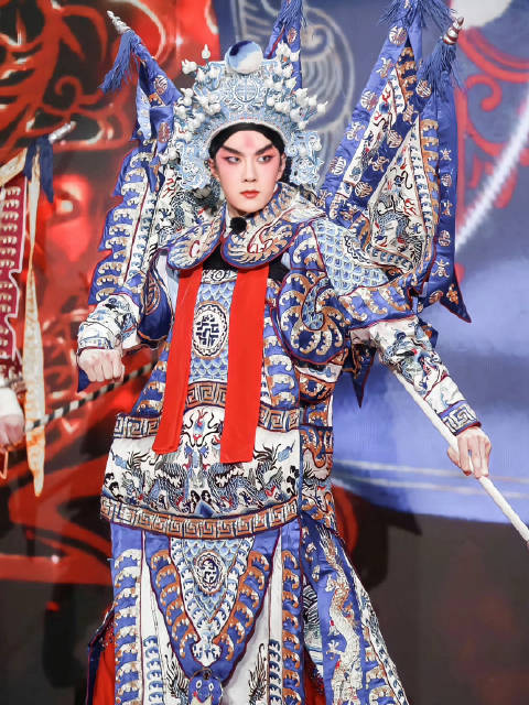 安利官上线!王一博京剧武生扮相好惊艳|赵子龙|宝藏|花枪|国粹|红唇_新浪新闻