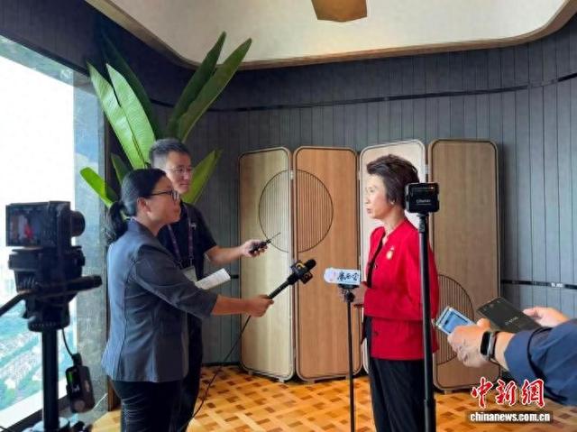 图为新加坡贸易与工业部兼文化、社区及青年部高级政务部长刘燕玲在第22届东博会会期接受采访。韦佳秀 摄