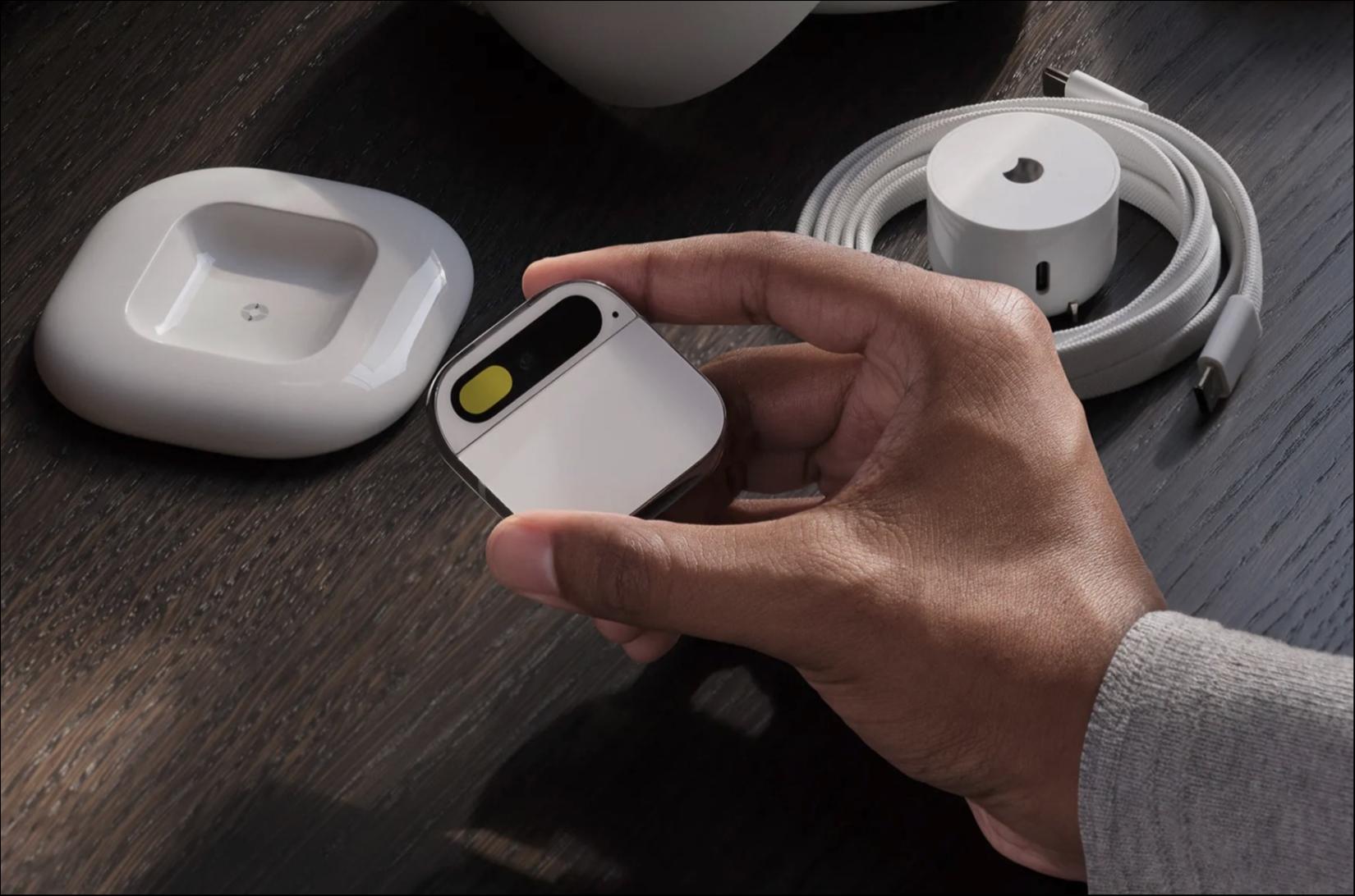 AI Pin，图片来源：Humane官网