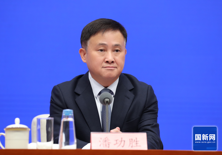 潘功胜 图源：国新网