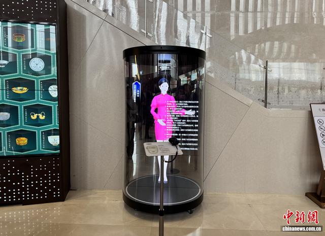 AI讲解员“鸿格尔”。曹子健 摄