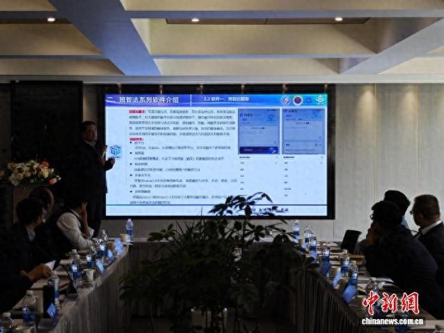 图为9月24日，青海师范大学班智达人工智能团队在西宁市举行用户需求对接会。青海师范大学供图