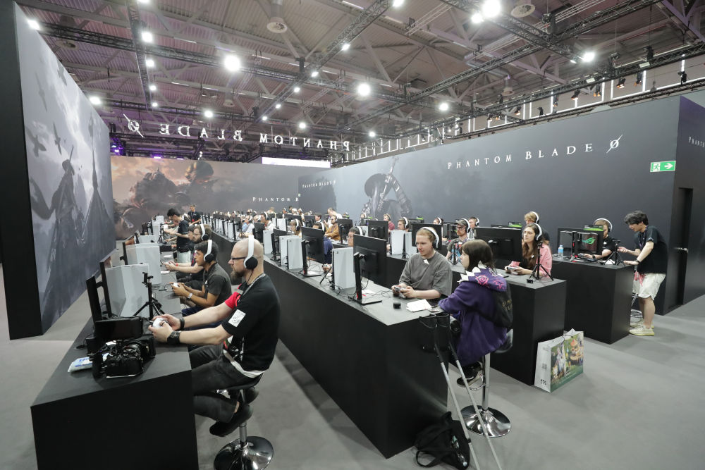 2025年8月20日，德国科隆游戏展玩家试玩《影之刃零》