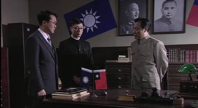 《潜伏》表面看着好像是一部经典谍战剧,可实际却是一场职场生存记|潜伏_新浪新闻