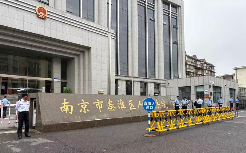 王暖暖离婚诉讼案今日开庭。新京报记者 李照 摄