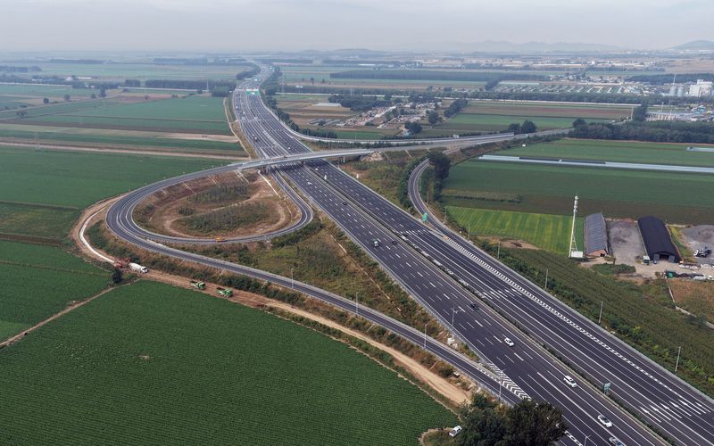 京哈国家高速公路绥中（冀辽界）至盘锦段改扩建工程9月27日起通车。交通运输部供图