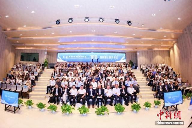 “前海智库院长对话论坛”现场。彭程 摄