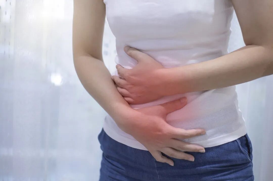 女子起訴醫生在其子宮內裝“監聽(tīng)器”，稱(chēng)“手機放歌時(shí)發(fā)現監聽(tīng)器”，法院判了