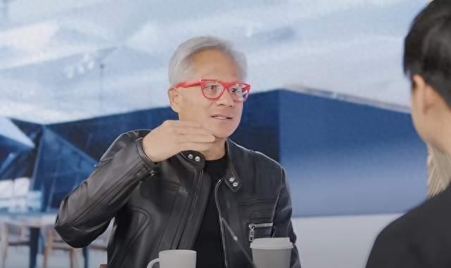 黄仁勋在26日的播客节目“BG2”中接受采访 图源：视频截图