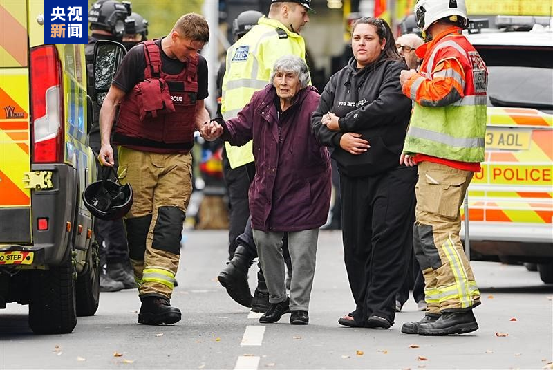 数控刀塔机对刀视频（英国突发汽车冲撞和持刀伤人重大事件，多人伤亡，首相斯塔默紧急回国）车铣复合刀塔，没想到，