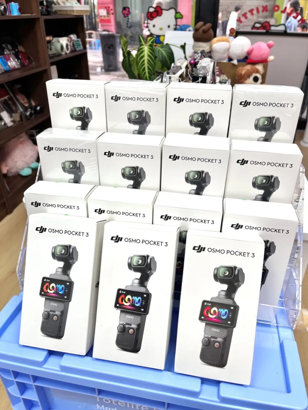 本杰明相机商店内摆放了多台大疆Osmo Pocket 3 受访者供图