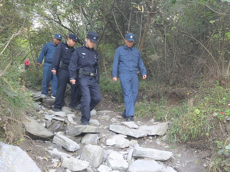 国庆假期，北京森林公安民警开展林区巡查。北京警方供图