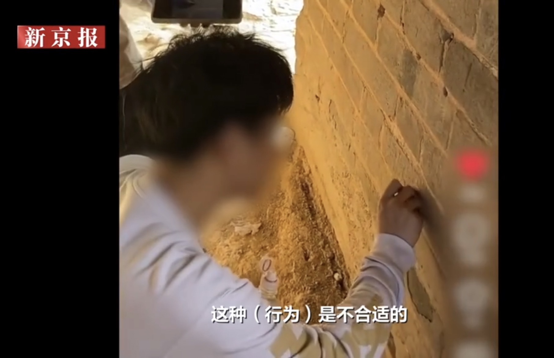二人因在司马台长城刻字被拘留，专家：划痕无法修复不可逆