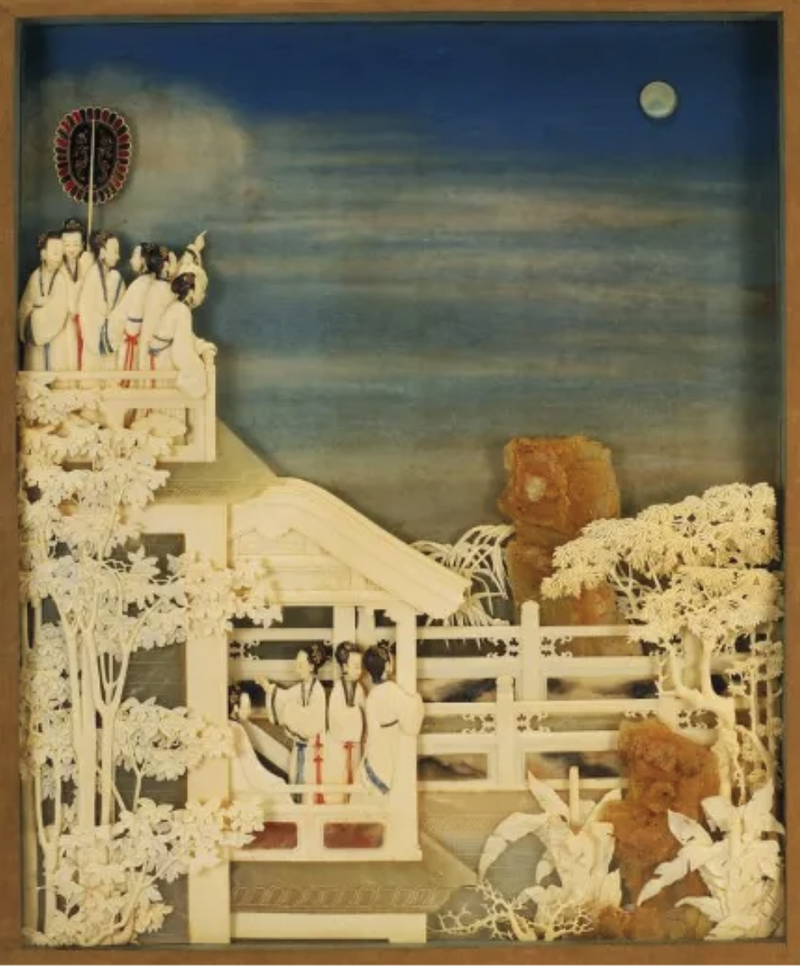 故宫藏象牙雕《月曼清游图》之“琼台玩月”。《故宫生活志》插图