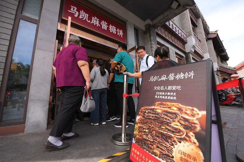 鼓楼马凯餐厅的糖饼每天卖出六七百张。受访者供图