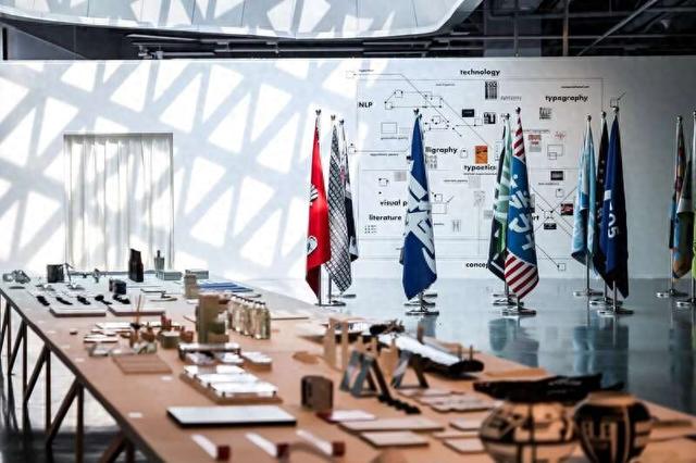 「NOWAVE」AI时代中国文字设计的开源型创新人才培养汇报展览现场。中央美术学院设计学院供图