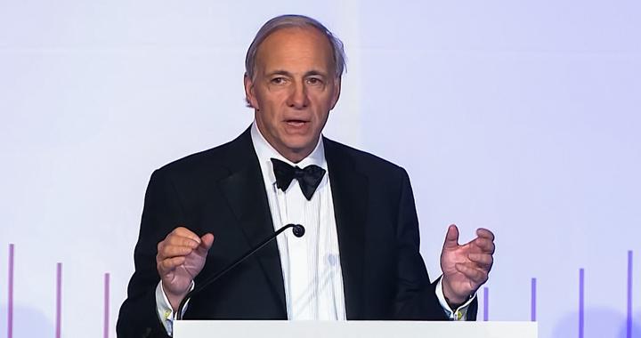 达利欧再度警示美国债务危机：局势堪比二战前！