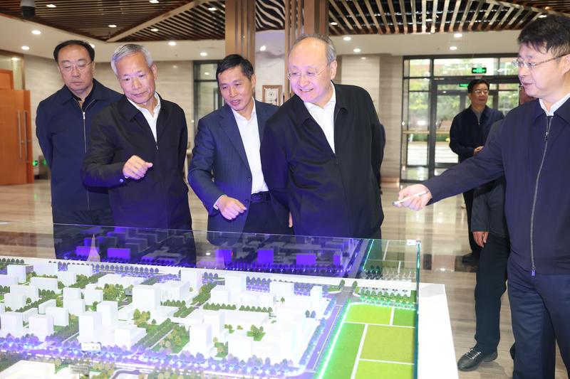 了解学校规划建设情况