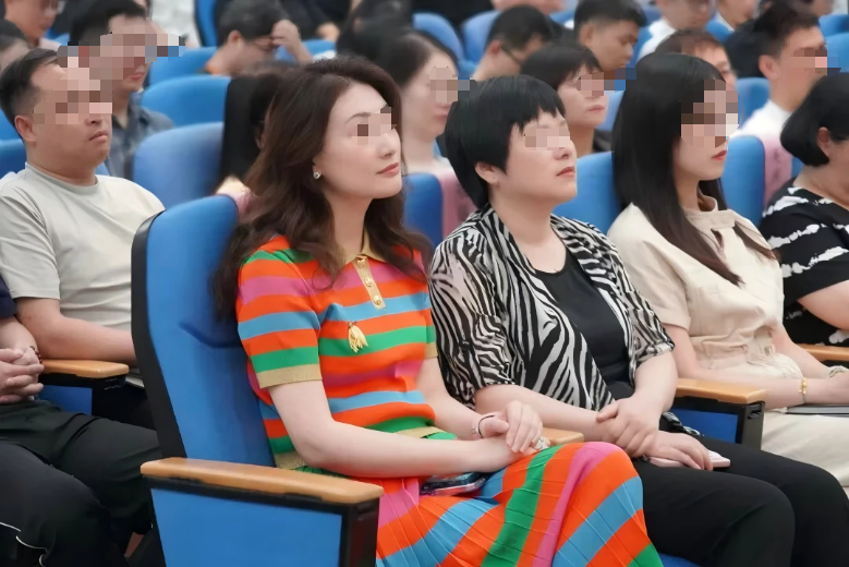 宗馥莉（左），祝丽丹（右） 图源：“哈哈号角”公众号