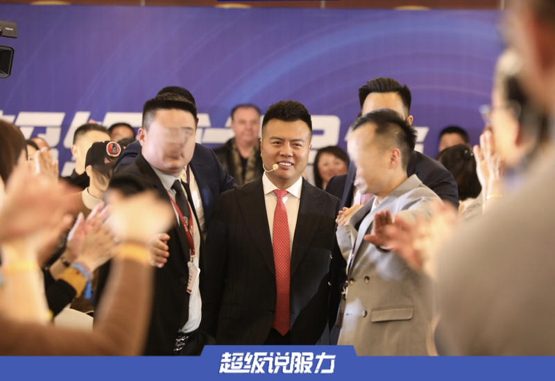 2023年2月，名为“超级说服力”课堂上，杨武成在掌声、欢呼声中登场。受访者供图