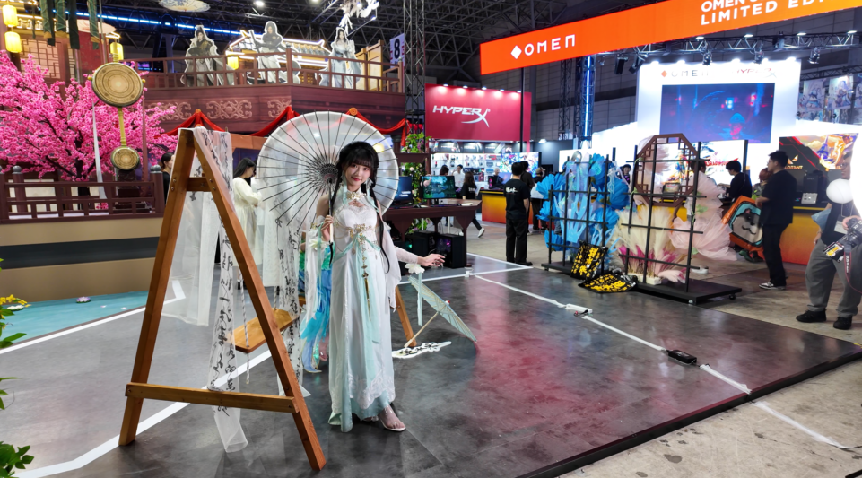 要不是耳边不时传来“斯国一”，还真有点分不清自己在国内展还是日本展