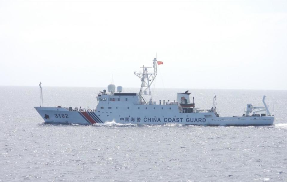 中方刚警告完：菲船又闯铁线礁，马科斯嫡系的“46个行李箱装钱”事件曝光，南海挑衅真相浮出水面|菲律宾|中国|马科斯_新浪新闻