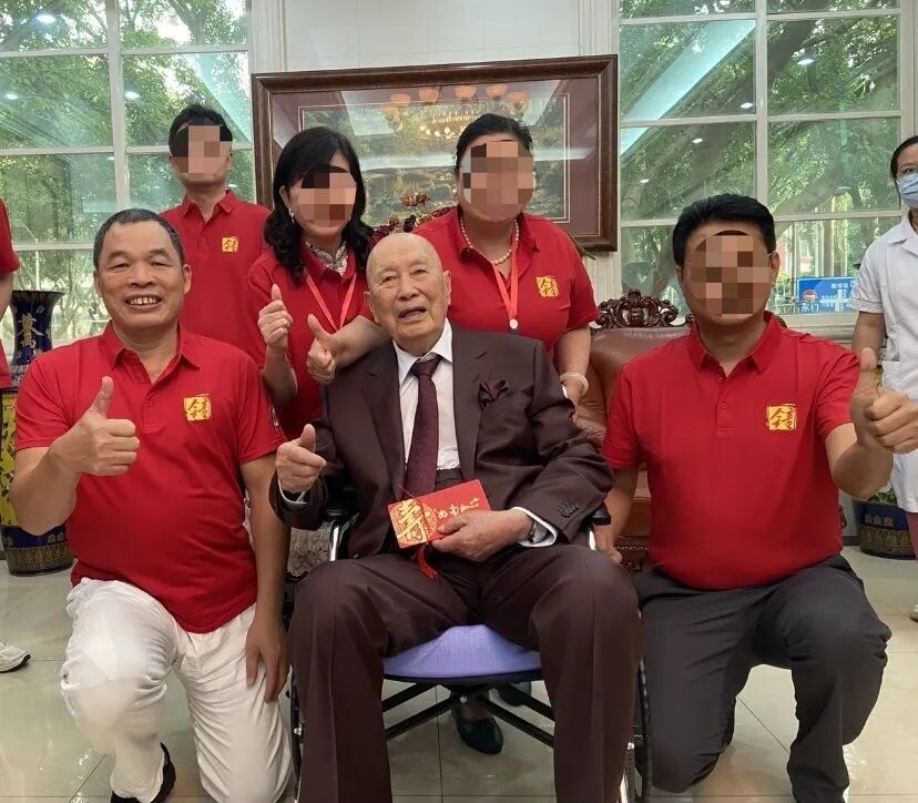 “冒用师门、蹭合影”，百岁院士的生日宴上究竟发生了什么？