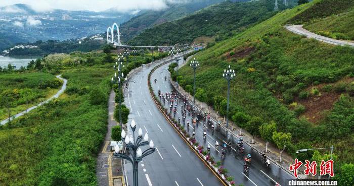 2025环三峡自行车赛启幕