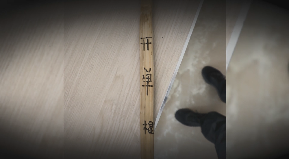 圖為徐發(fā)啟電詐園區(qū)內(nèi)，用于懲戒完不成“業(yè)績”的電詐人員使用的“開單棍”。（公安部供圖）