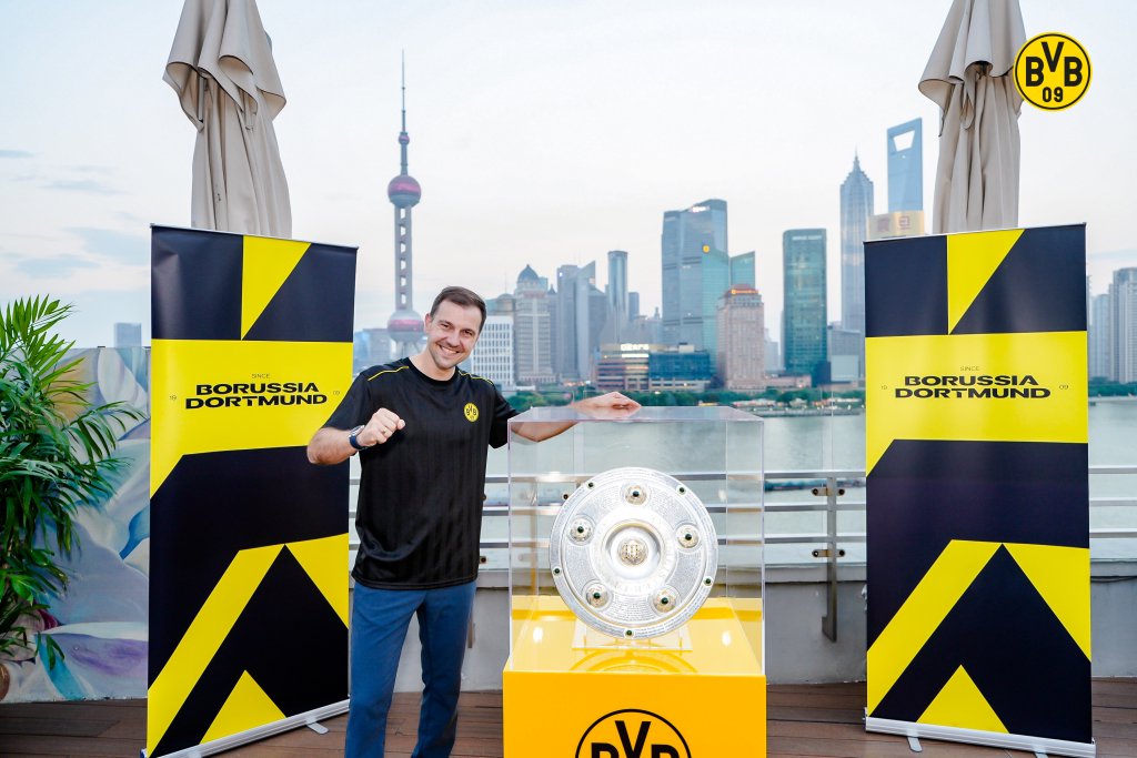 这一次以足球之名造访上海，波尔和樊振东火锅话友情