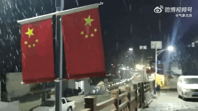门头沟灵山初雪。（拍摄：周勇）