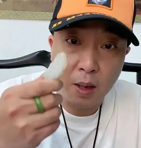 “柴懟懟”被正式逮捕，曾因抹黑胖東來(lái)被封號(hào)