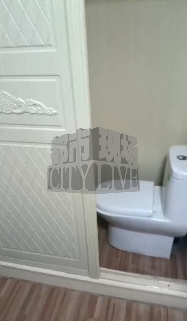 臥室衣柜里竟裝了馬桶？男子花5萬元定金買的二手房遇“奇葩”裝修，中介回應(yīng)