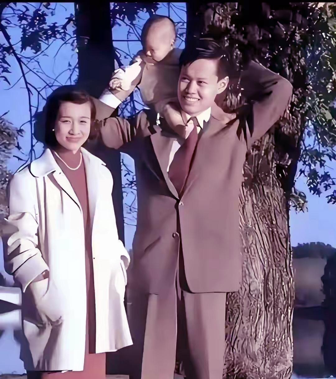 杨振宁长子杨光诺:感谢继母翁帆,这些年她是全家最温暖的依靠|翁帆|杨振宁