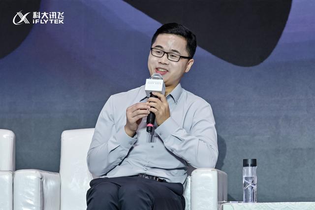 图为：科大讯飞副总裁、研究院常务副院长高建清发言