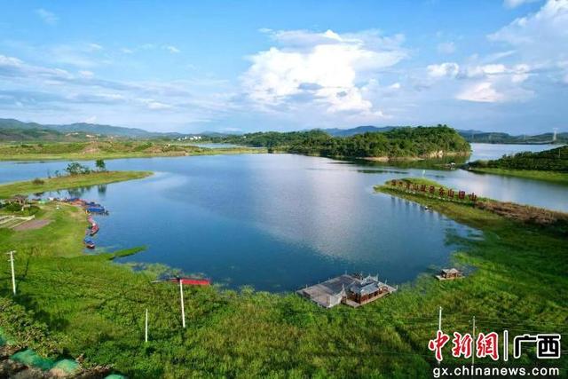 图为澄碧湖畔的西北乐村那烈屯一角。 梁永艺 摄