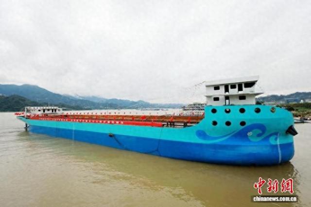 近日，“葛洲坝”号在湖北宜昌秭归下水。黄翔 摄