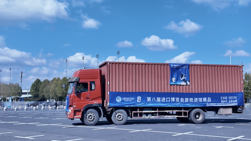 10月23日，第八届进博会首批入馆展品。新京报贝壳财经记者 俞金旻 摄