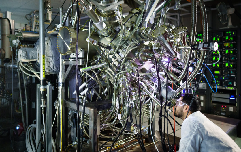 图 | 桑迪亚国家实验室科学家进行热测试（来源：Sandia National Laboratories）