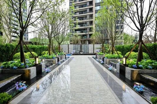 实景见真章!贵阳龙湖天曜 峯启组团交付|龙湖_新浪财经_新浪网