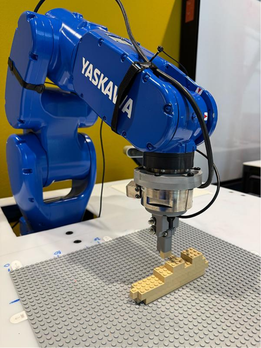 图丨机器人组装积木（来源：该团队）