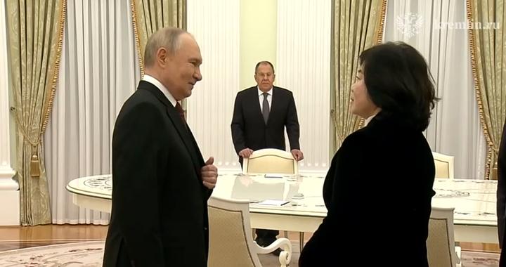 俄总统普京会见朝鲜外务相崔善姬，讨论双边关系