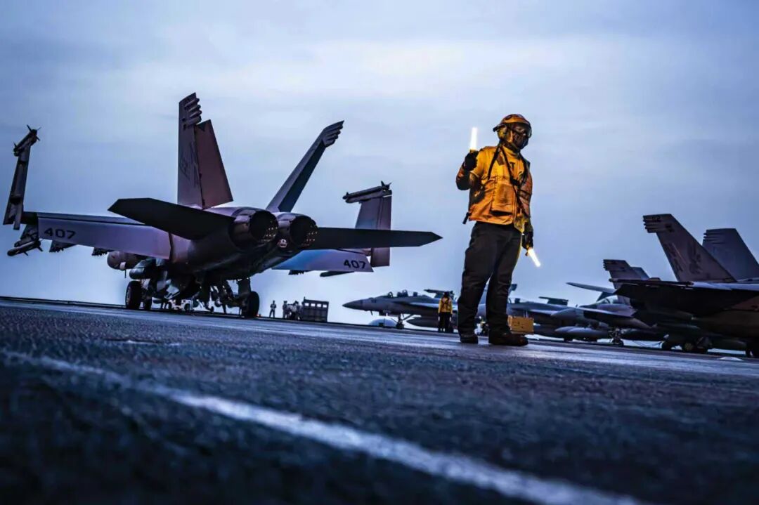 “美军航母摔飞机因电磁攻击”？中国军号发文