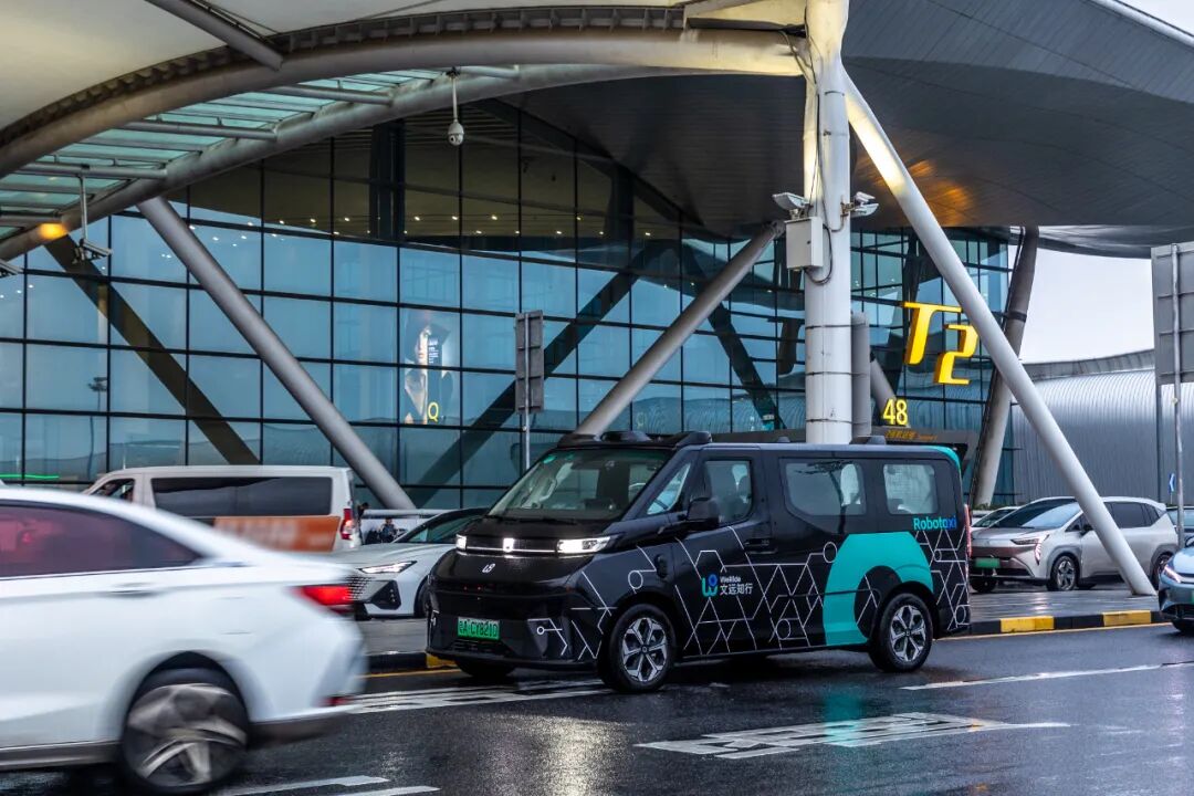 　文远知行Robotaxi GXR在广州白云机场