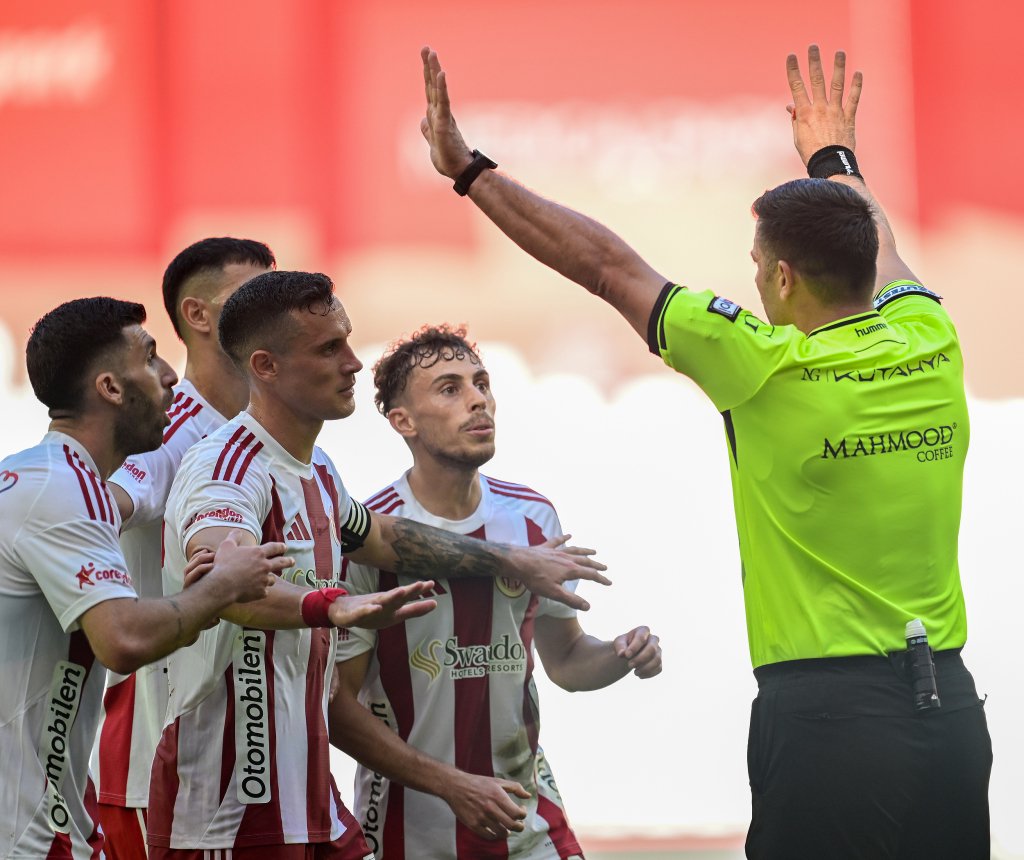 土耳其足坛爆发裁判群体涉赌案,穆里尼奥的质疑成真了