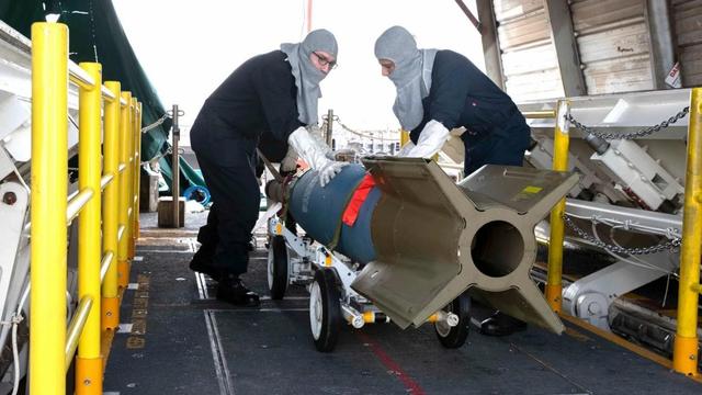 “福特”号先进武器升降机，非常不靠谱。图片来源：美国海军