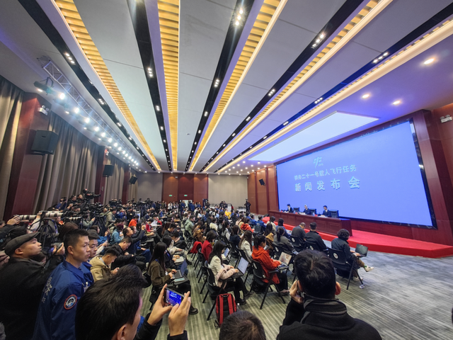 火星金字塔与外星遗迹 月球上发现神秘建筑