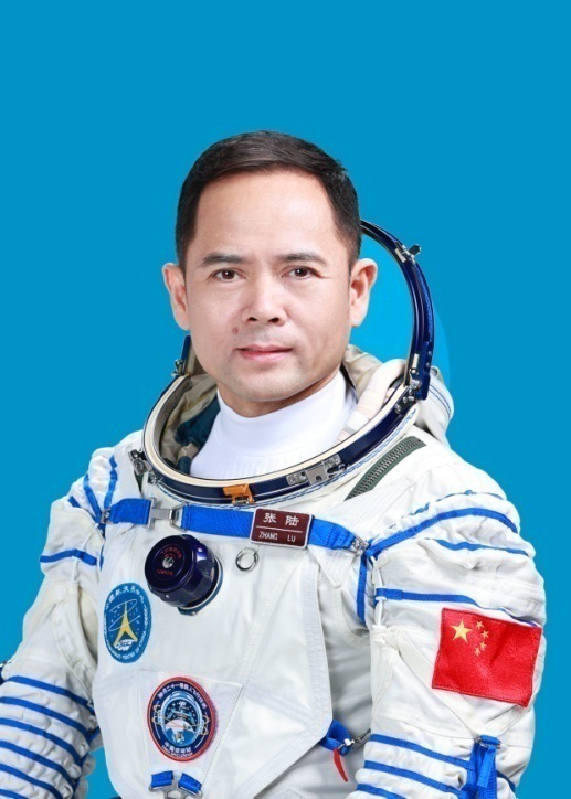 神二十一乘组指令长张陆:生命可以老去 唯有荣耀绚烂天地